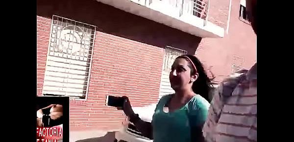  Pareja pillada por los vecinos del pueblo mientras follan